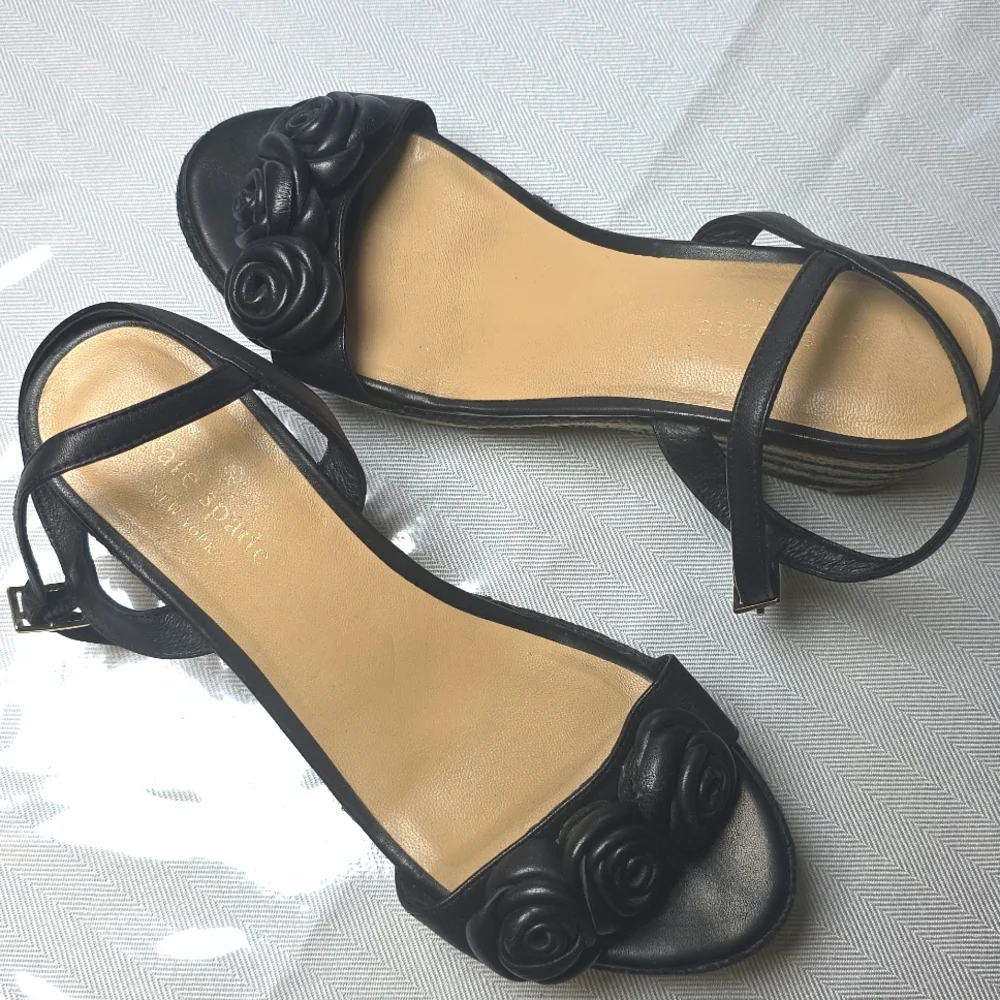 🌸Kate Spade Black and‎ Tan Espadrille Wedges 6.5